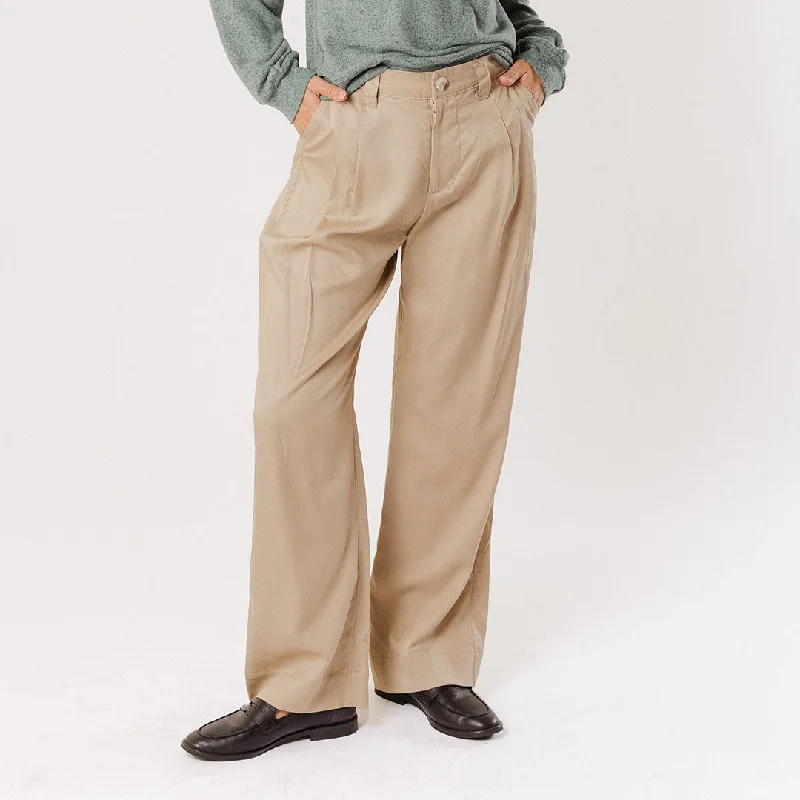 Get fresh fashion for less – Shop trendy clothing at discounted prices. Pleated Trouser, Brown Cotton Get fresh fashion for less – Shop trendy clothing at discounted prices. Pleated Trouser, Brown Cotton