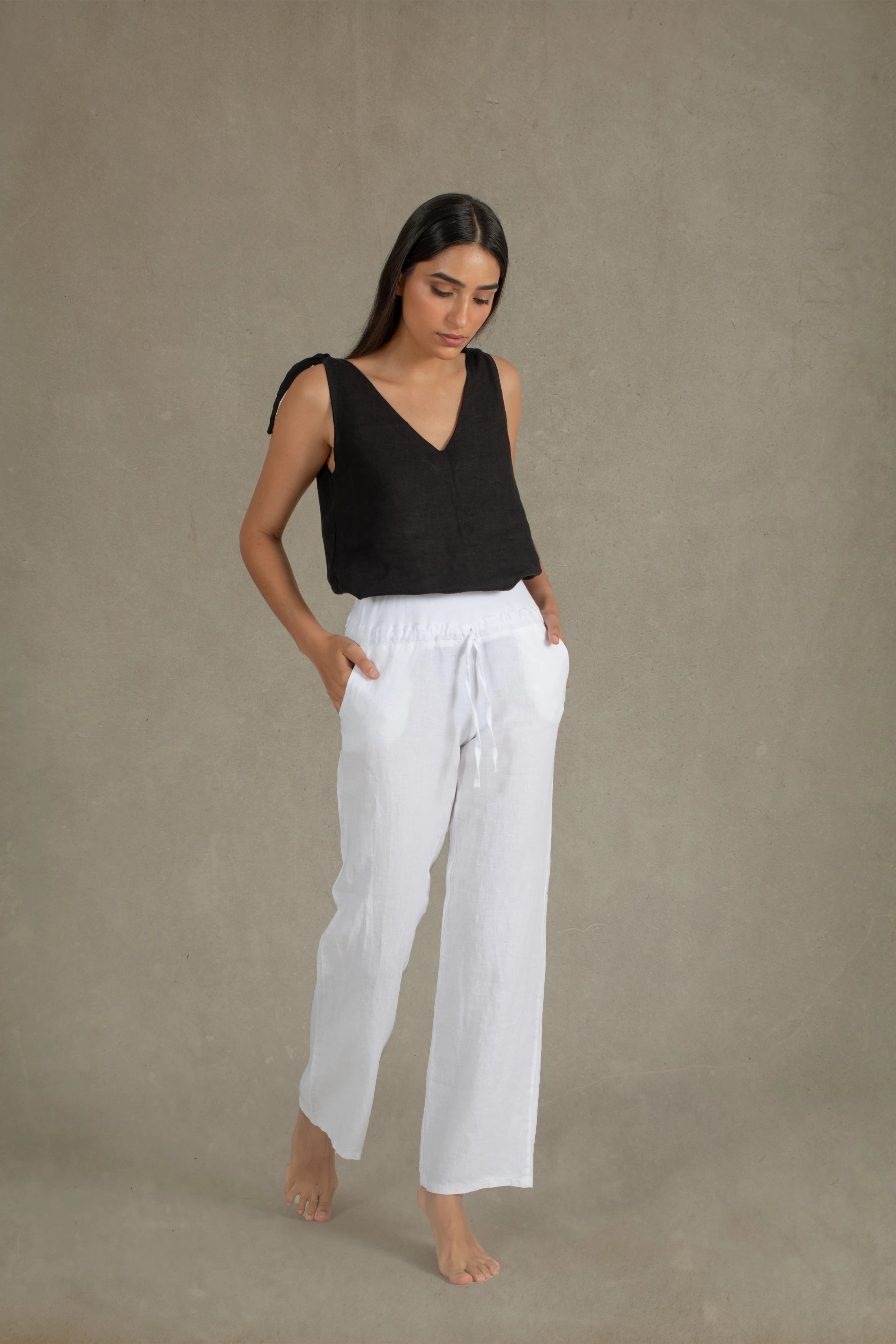 Time to upgrade your wardrobe – shop men’s fashion on sale.  Giorno Linen Pant White