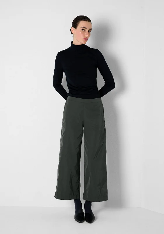 Take advantage of our men’s fashion sale – it’s your time to save!  Hose, heavy Taffetas, granite