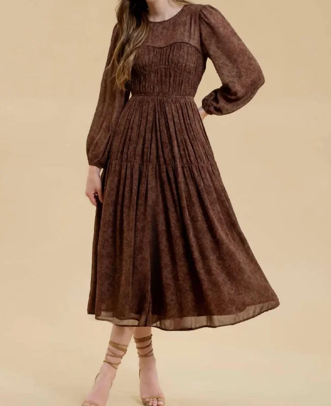 Fashionable, yet affordable women’s apparel Sweetheart Neck Shirred Maxi Dress In Dark Burgundy Fashionable, yet affordable women’s apparel Sweetheart Neck Shirred Maxi Dress In Dark Burgundy
