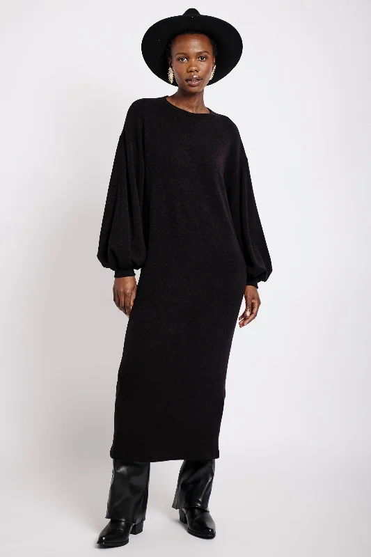 Women’s clothing that combines comfort and style   Cut and Sew Maxi Dress in Black