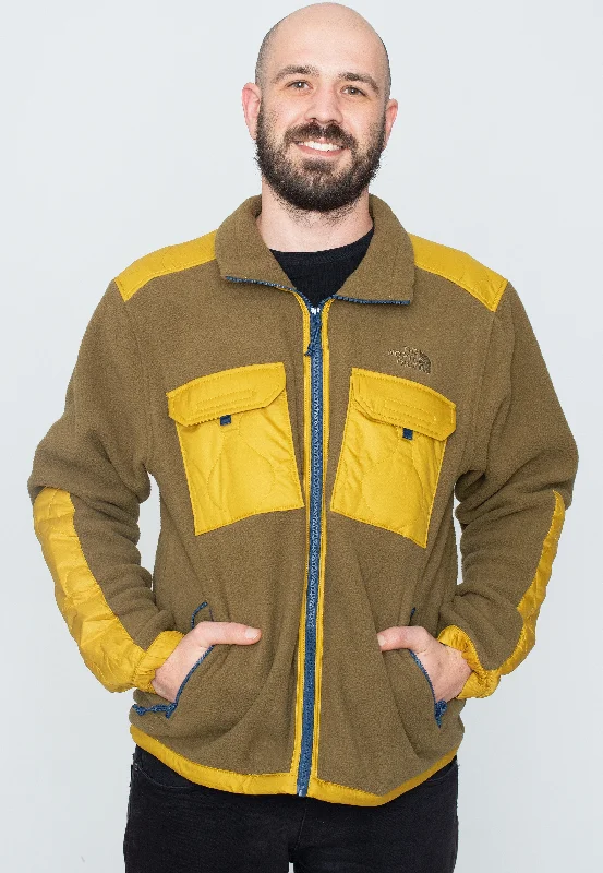 Shop trendy clothing at amazing prices – exclusive deals! The North Face - Royal Arch Military Olive/Mineral Gold/Shady Blue - Jacket Shop trendy clothing at amazing prices – exclusive deals! The North Face - Royal Arch Military Olive/Mineral Gold/Shady Blue - Jacket