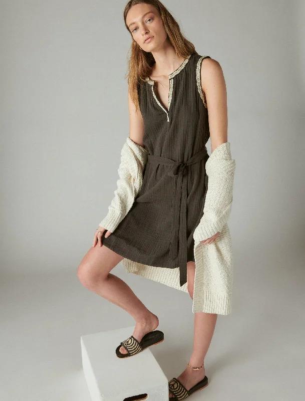 Classic pieces for a timeless wardrobe Lucky Brand Women's Embroidered Sleeveless Popover Dress Classic pieces for a timeless wardrobe Lucky Brand Women's Embroidered Sleeveless Popover Dress
