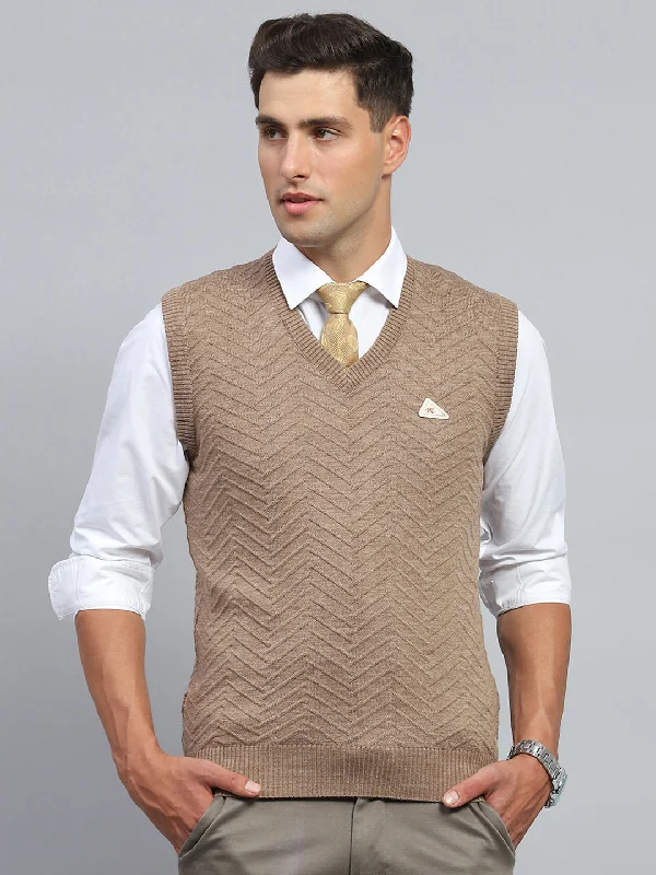 Exclusive offers on men’s wardrobe essentials – save more now! Men Brown Self Design V Neck Sleeveless Sweater Exclusive offers on men’s wardrobe essentials – save more now! Men Brown Self Design V Neck Sleeveless Sweater