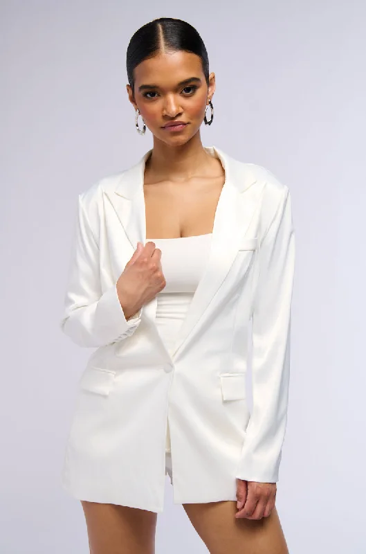 PASSIONE SATIN BLAZER IN WHITE