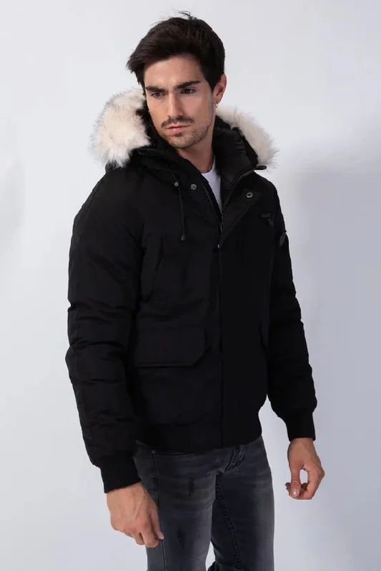 Get trendy clothes for less – Big savings on fashion basics!  THE ALASKA KORTE JAS