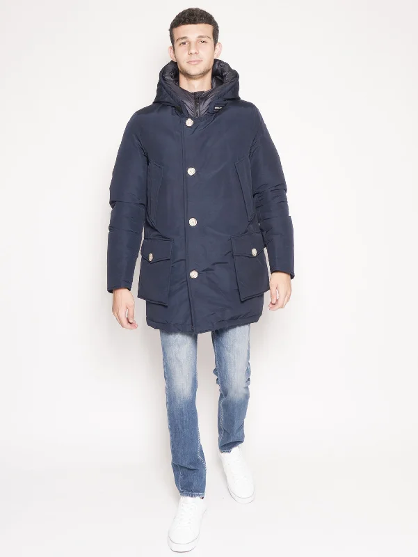 Shop now and save up to 40% on men’s wardrobe essentials.  Parka Arctic Nf Blu