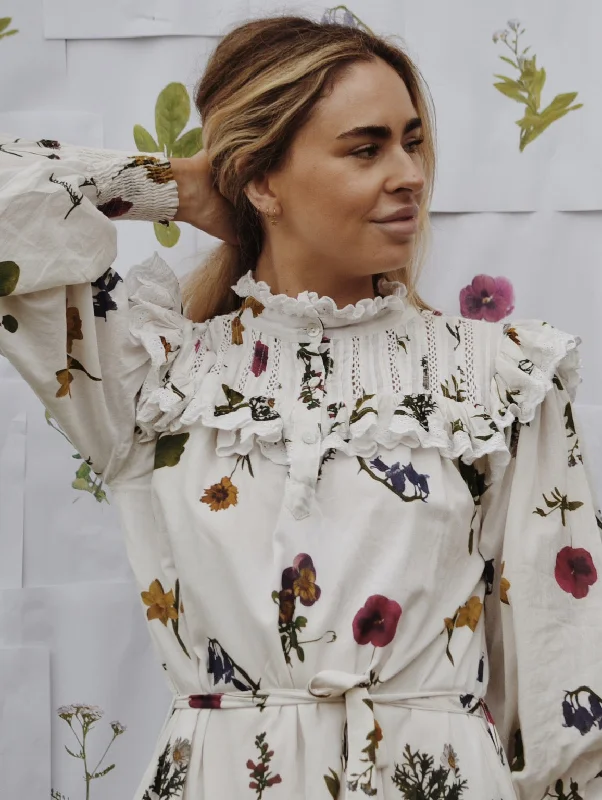 Effortlessly chic fashion for today’s woman 100% RECYCLED COTTON - CLOTHILDE DRESS GARDEN BOTANIC Effortlessly chic fashion for today’s woman 100% RECYCLED COTTON - CLOTHILDE DRESS GARDEN BOTANIC