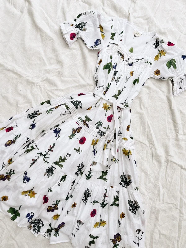 Effortlessly stylish outfits for the modern woman 100% RECYCLED COTTON - MORNING SONG HAND SMOCKED TIERED DRESS - GARDEN BOTANIC Effortlessly stylish outfits for the modern woman 100% RECYCLED COTTON - MORNING SONG HAND SMOCKED TIERED DRESS - GARDEN BOTANIC