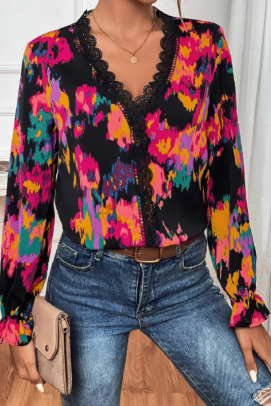 Trendy women’s clothing    Black Abstract Print Split Neck Tiered Plus Size Dress