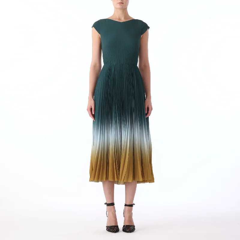 Iconic women’s outfits that never go out of style DIP DYE MAROCAINE CREPE PLEATED DRESS Iconic women’s outfits that never go out of style DIP DYE MAROCAINE CREPE PLEATED DRESS