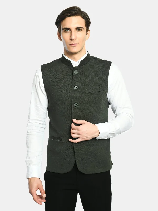 Shop stylish, comfortable men’s clothing at discounted prices. Solid Knit Men's Slim Fit Nehru Jacket Shop stylish, comfortable men’s clothing at discounted prices. Solid Knit Men's Slim Fit Nehru Jacket