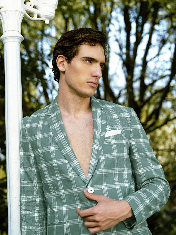 Look sharp without breaking the bank – men’s clothing sale now!  Vasil