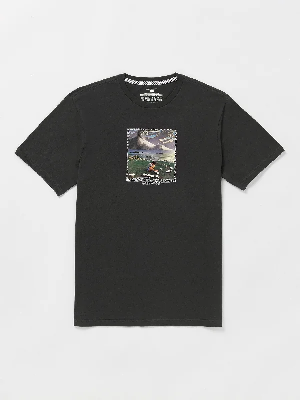 Don’t miss out – huge discounts on men’s trendy styles.  Passing Short Sleeve Tee - Stealth