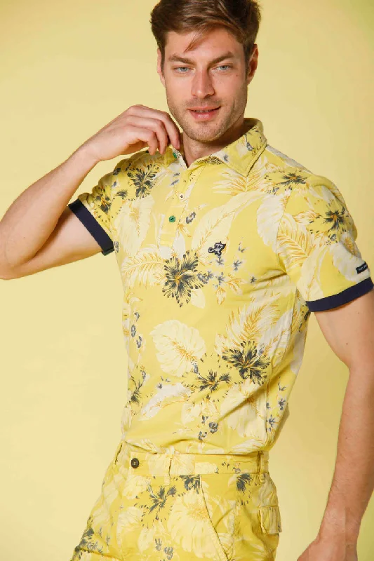 Shop stylish and affordable clothes –   Print polo uomo in piquet con stampa fiori blu regular