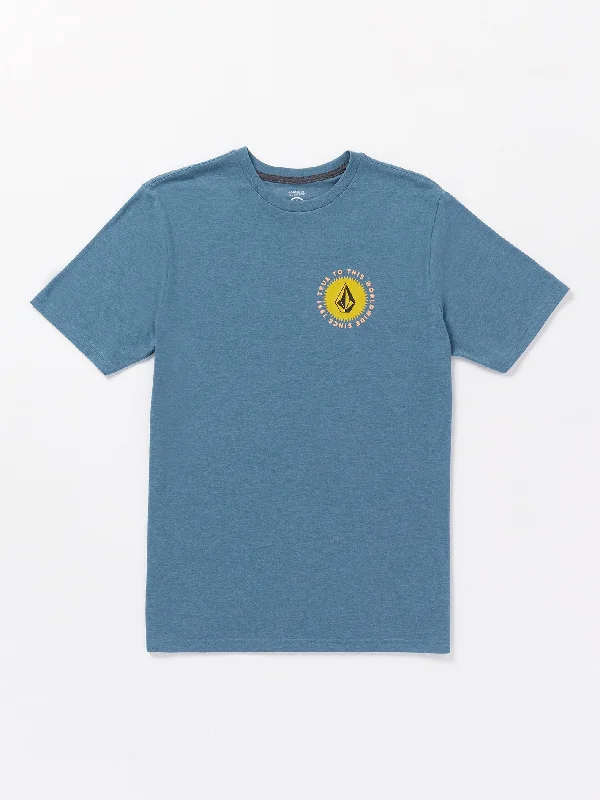 Shop now and save up to 40% on men’s wardrobe essentials.  Shaped Up Short Sleeve Tee - Stone Blue Heather