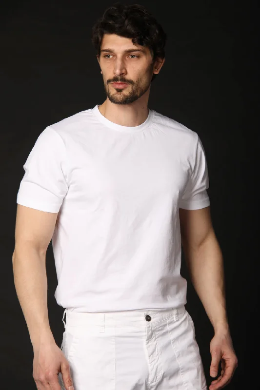 Shop the season’s best styles at discounted prices on men's clothing. Tom MM T-shirt uomo in jersey con bollo edizione limitata regular ① Shop the season’s best styles at discounted prices on men's clothing. Tom MM T-shirt uomo in jersey con bollo edizione limitata regular ①
