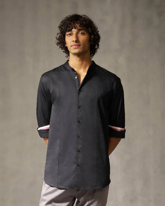 Shop the essentials – men’s wardrobe must-haves on sale.  Back Yoke Shirt - Black