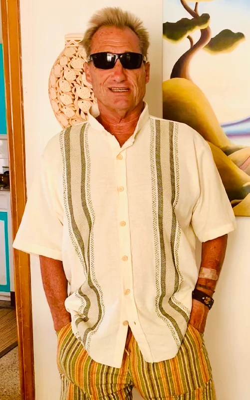 Don’t miss out – huge discounts on men’s trendy styles.  Cómodo Mens Handwoven Cotton Shirt