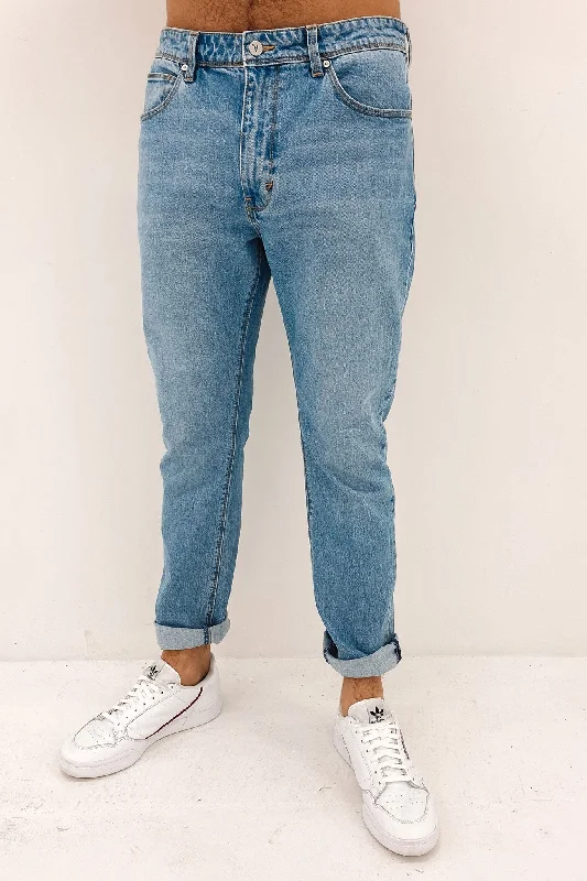 Look sharp without breaking the bank – men’s clothing sale now! A Straight Jean Skyscraper Look sharp without breaking the bank – men’s clothing sale now! A Straight Jean Skyscraper