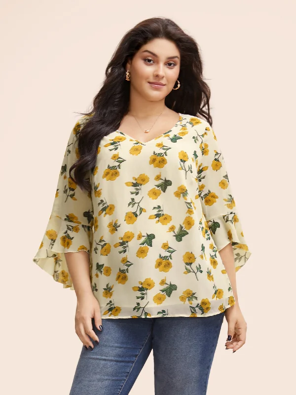 Floral Ruffle Sleeve Split Hem Blouse