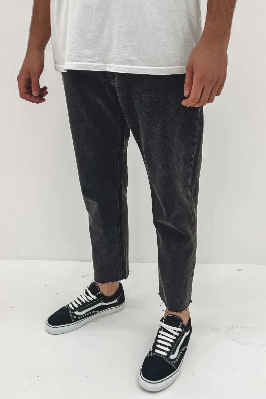 Flash sale on trendy clothing – Limited time offers available online. Relaxo Chop Jean Stone Black Flash sale on trendy clothing – Limited time offers available online. Relaxo Chop Jean Stone Black