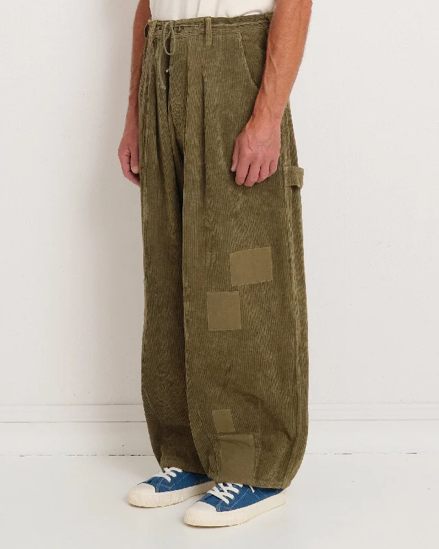 Designer-inspired women’s fashion at affordable prices Lush Carpenter Pants - Olive Scarecrow Cord Designer-inspired women’s fashion at affordable prices Lush Carpenter Pants - Olive Scarecrow Cord