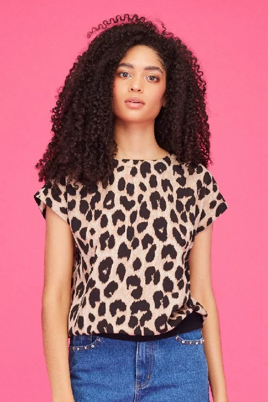 Get noticed with eye-catching women’s fashion   Minueto Wild Top