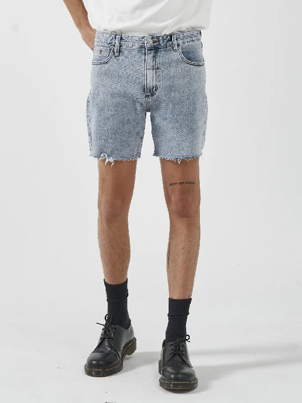 Shop men’s clothing for all seasons – Save big today! Mandude Denim Short - Garage Blue Shop men’s clothing for all seasons – Save big today! Mandude Denim Short - Garage Blue