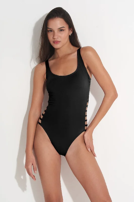 PILPEL ONE PIECE MULTI STRAP IN BLACK